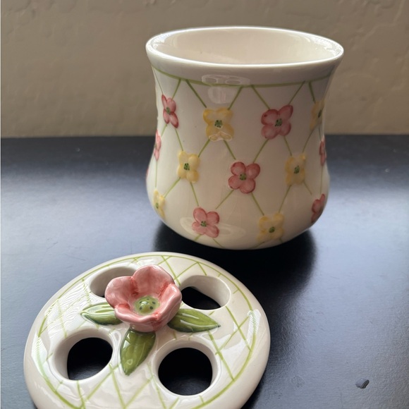 Longaberger Dogwood bathroom toothbrush set - Picture 6 of 10